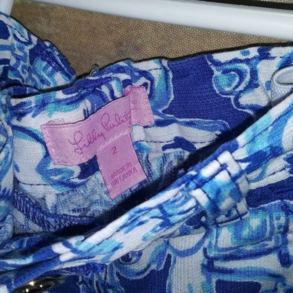 ⬇⬇ Lilly Pulitzer Elephant Get Trunky Shorts 2T - Picture 3 of 4